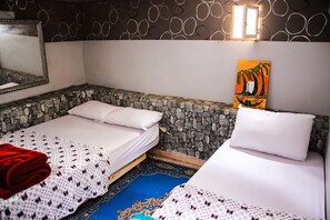 エコノミー ツインルーム | 1 室のベッドルーム、デスク、可動式ベッド、WiFi (無料)