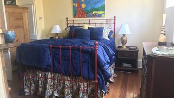 1 habitación, tabla de planchar con plancha, wifi gratis y ropa de cama