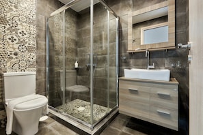 Shower, hair dryer, towels, soap - Villa Emilia Agia Pelagia – Private Heated Pool, Sea Views (Ag. Pelagia)