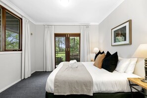 6 bedrooms, iron/ironing board, free WiFi, bed sheets