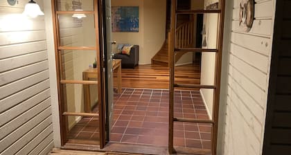 3/4 acre Beach House, walk to beach & Mt Martha hamlet on Estuary boardwalk