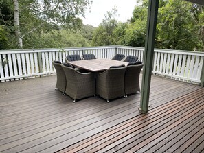 Outdoor dining - 3/4 acre Beach House, walk to beach & Mt Martha hamlet on Estuary boardwalk (Mount Martha)
