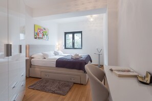 1 habitación, escritorio y sistema de insonorización 