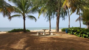 Am Strand, Liegestühle, Strandtücher