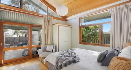 JAPANESE TEAHOUSE - THE VINTAGE HOLIDAY HOUSES