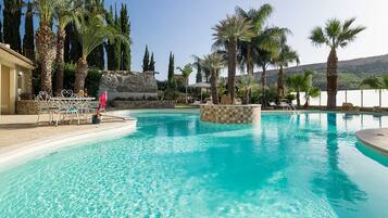 Beheizter Pool