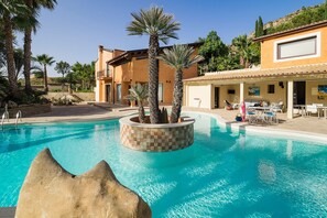 A heated pool - Splendid villa with pool, wellness area, football pitch in Agrigento - 14 pax (Agrigento)