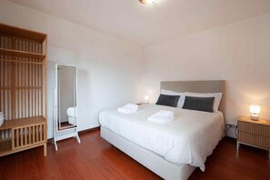 2 Schlafzimmer, Schreibtisch, Bügeleisen/Bügelbrett, WLAN