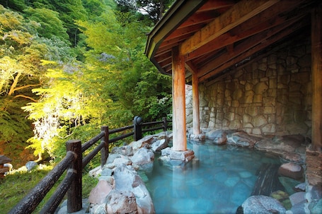 Hot springs. Irodoriyukashiki Hana to Hana