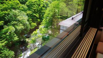 Japanese Style Quintuple Room | In-room safe, desk, iron/ironing board (on request), free WiFi