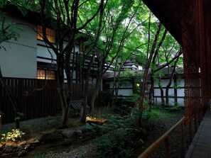Courtyard - Irodoriyukashiki Hana to Hana (Nikko)