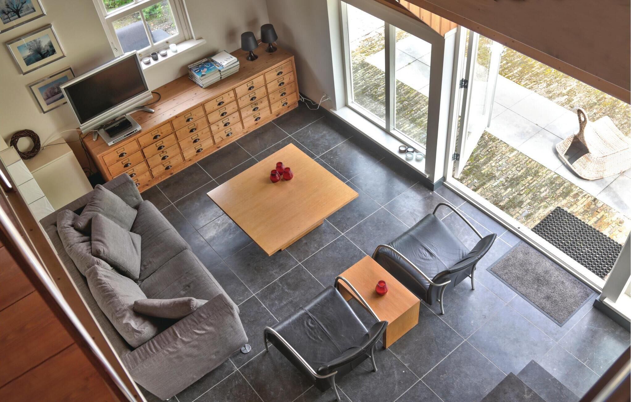 TV, fireplace, DVD player