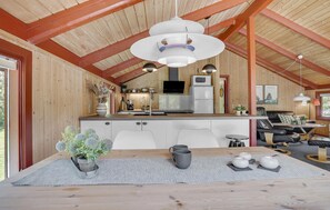 Køleskab, mikrobølgeovn, kogeplade, opvaskemaskine