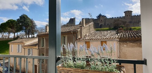 CITE de  CARCASSONNE  Gîte Les 3 Tours 2 ,   99  rue Trivalle