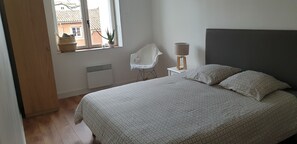 2 bedrooms, free WiFi, bed sheets - CITE of CARCASSONNE Gîte Les 3 Tours 2, 99 rue Trivalle (Carcassonne)