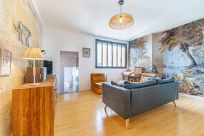 Televisor, reproductor de DVD i estèreo 