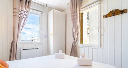 Beautiful apartment beautifully decorated for 4 on the Quays of Bordeaux