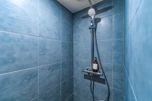 Shower, hair dryer, towels - Beautiful apartment beautifully decorated for 4 on the Quays of Bordeaux (Bordeaux)