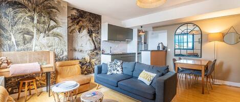 Televisión, reproductor de DVD, estéreo