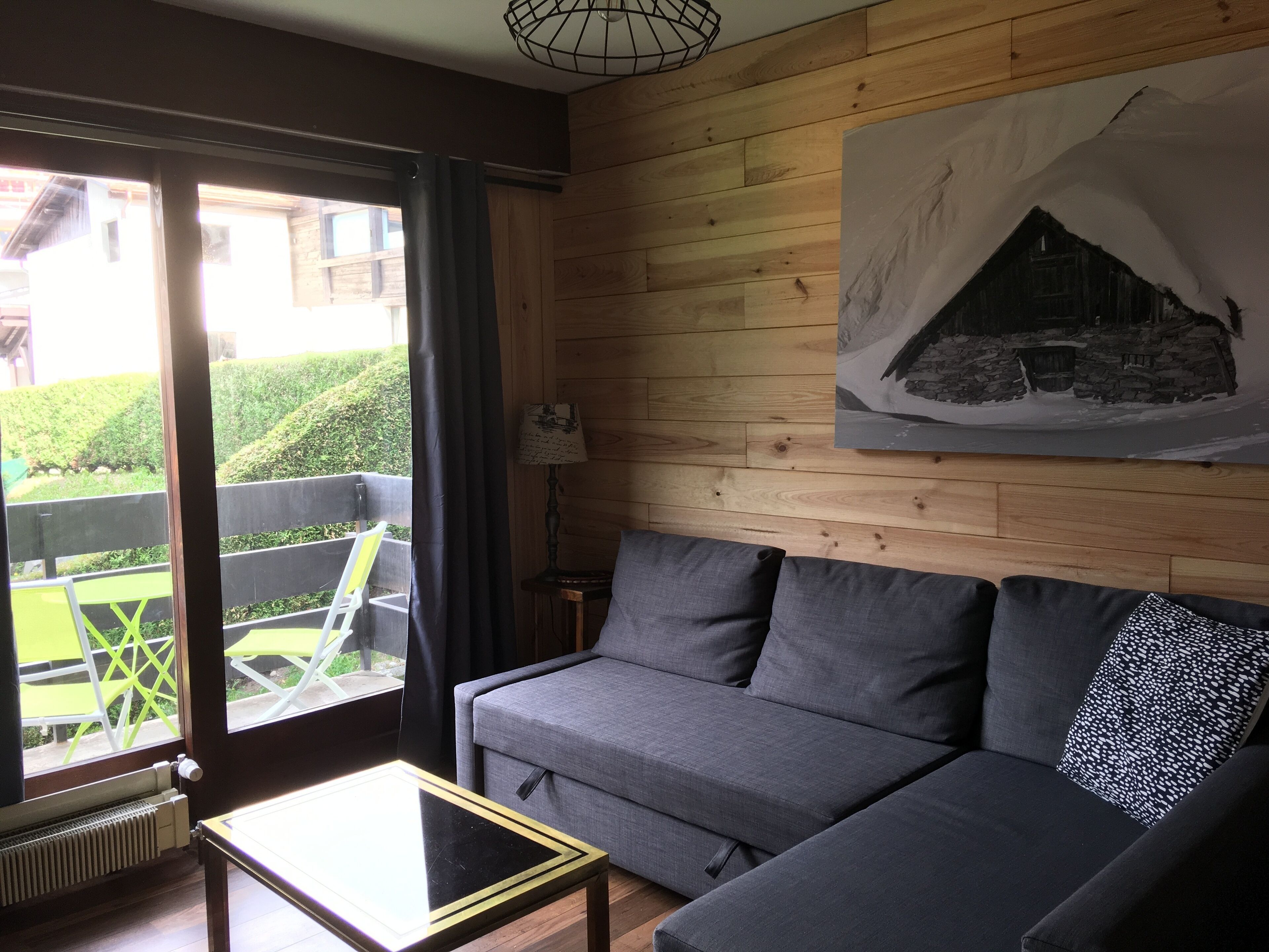 Een televisie en een dvd-speler