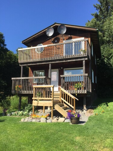 Alaska loma-asunnot-Fern Creek Home; lähellä kaupunkia, mukavuutta ja näkymiä
