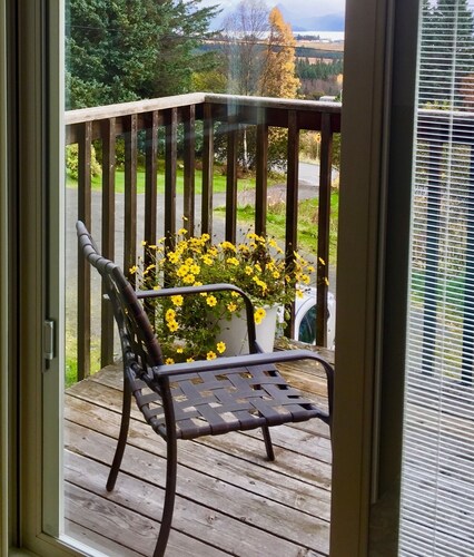 Alaska loma-asunnot-Fern Creek Home; lähellä kaupunkia, mukavuutta ja näkymiä