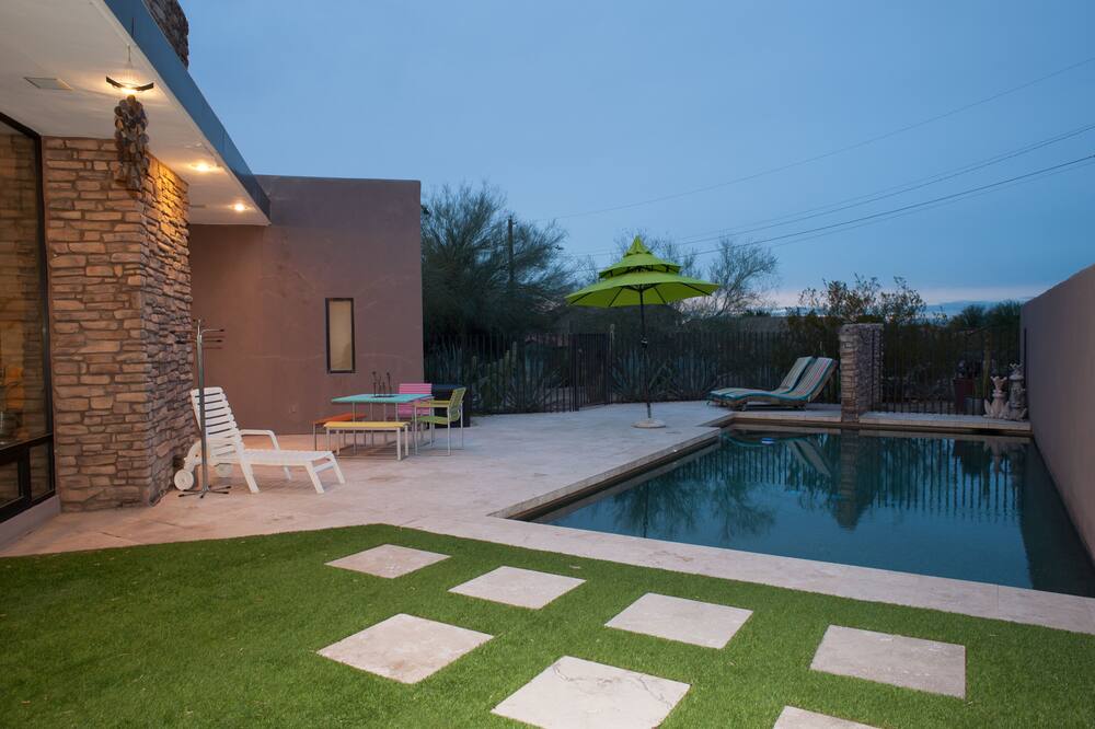 Private Modern Retreat with Private Pool