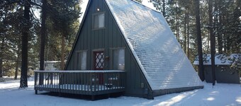 Tall Pines Guest House between Sunriver and La Pine (Pet friendly) A-frame Cabin