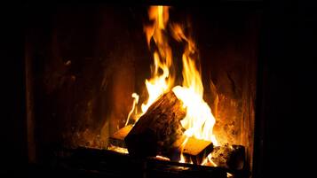 Roupas de cama premium, escrivaninha, ferros/tábuas de passar roupa