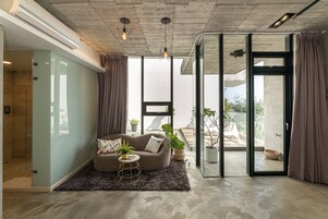 Minibar, desk, soundproofing, rollaway beds