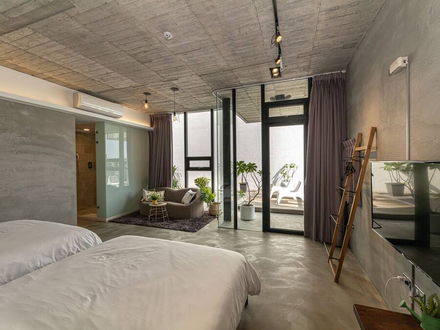 Minibar, desk, soundproofing, rollaway beds