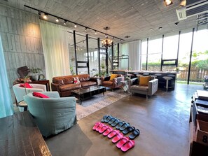 Lobby sitting area - Aloe Villa (Wujie)