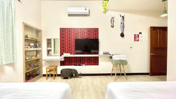 Quadruple Room | Individually decorated, individually furnished, soundproofing, free WiFi