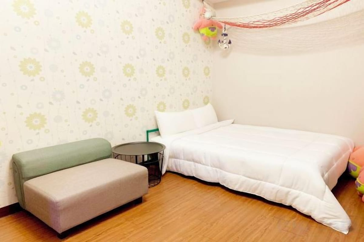 Sistema de insonorización, wifi gratis y decoración personalizada 