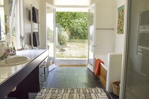 Bathroom - National Award Winner with Stunning View (Havelock North)