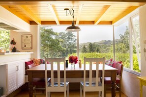 Casa tradicional | Opções para refeição no quarto