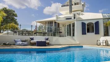 حمّام سباحة خارجي