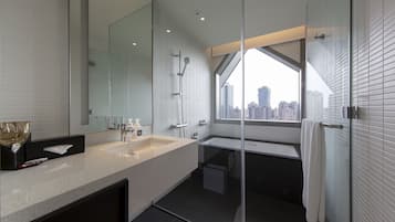 Superior Quadruple Room | Deep soaking bathtub
