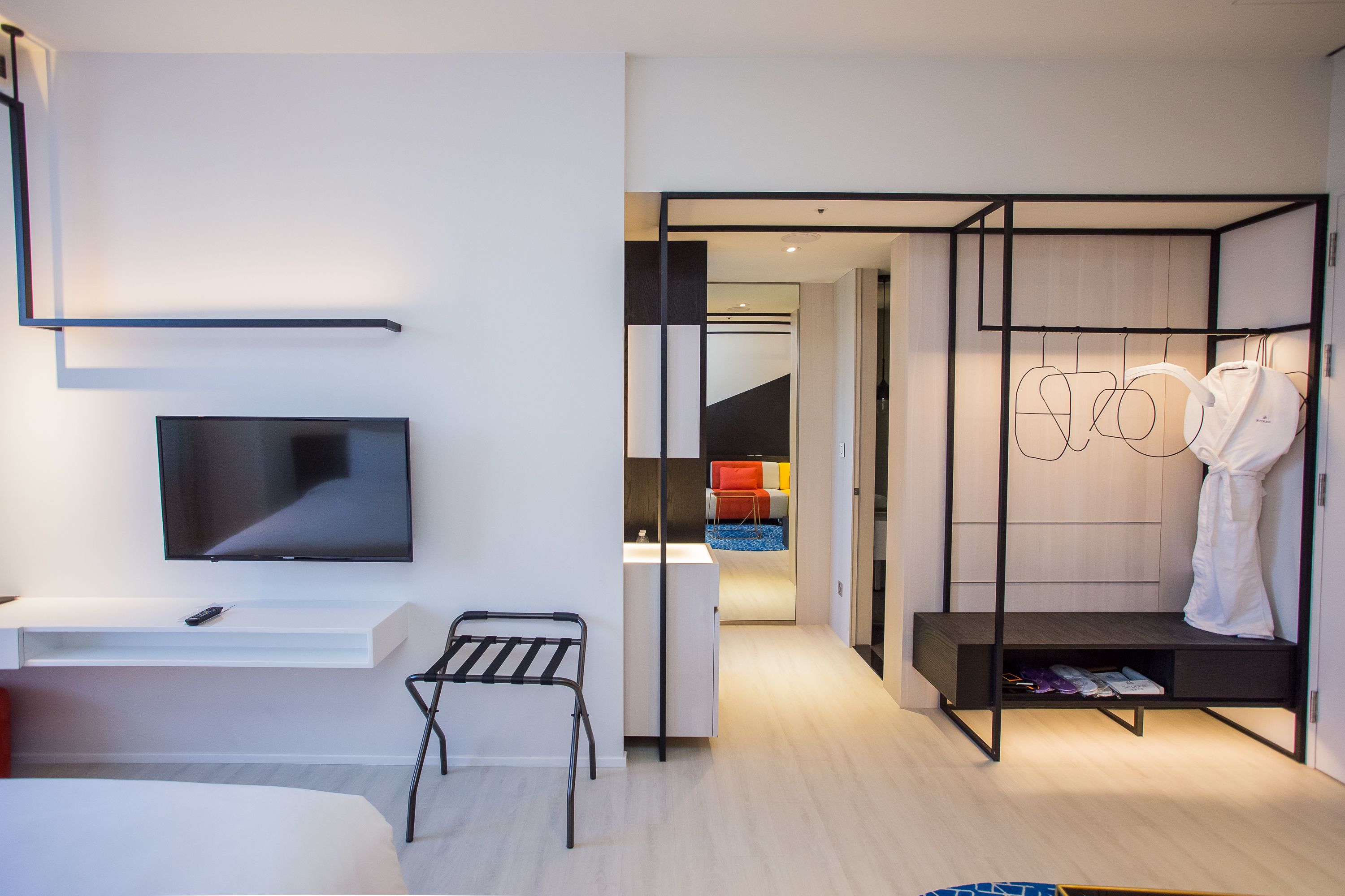 deluxe suite, 1 queen bed | 1 bedroom, in-room safe, desk, blackout curtains