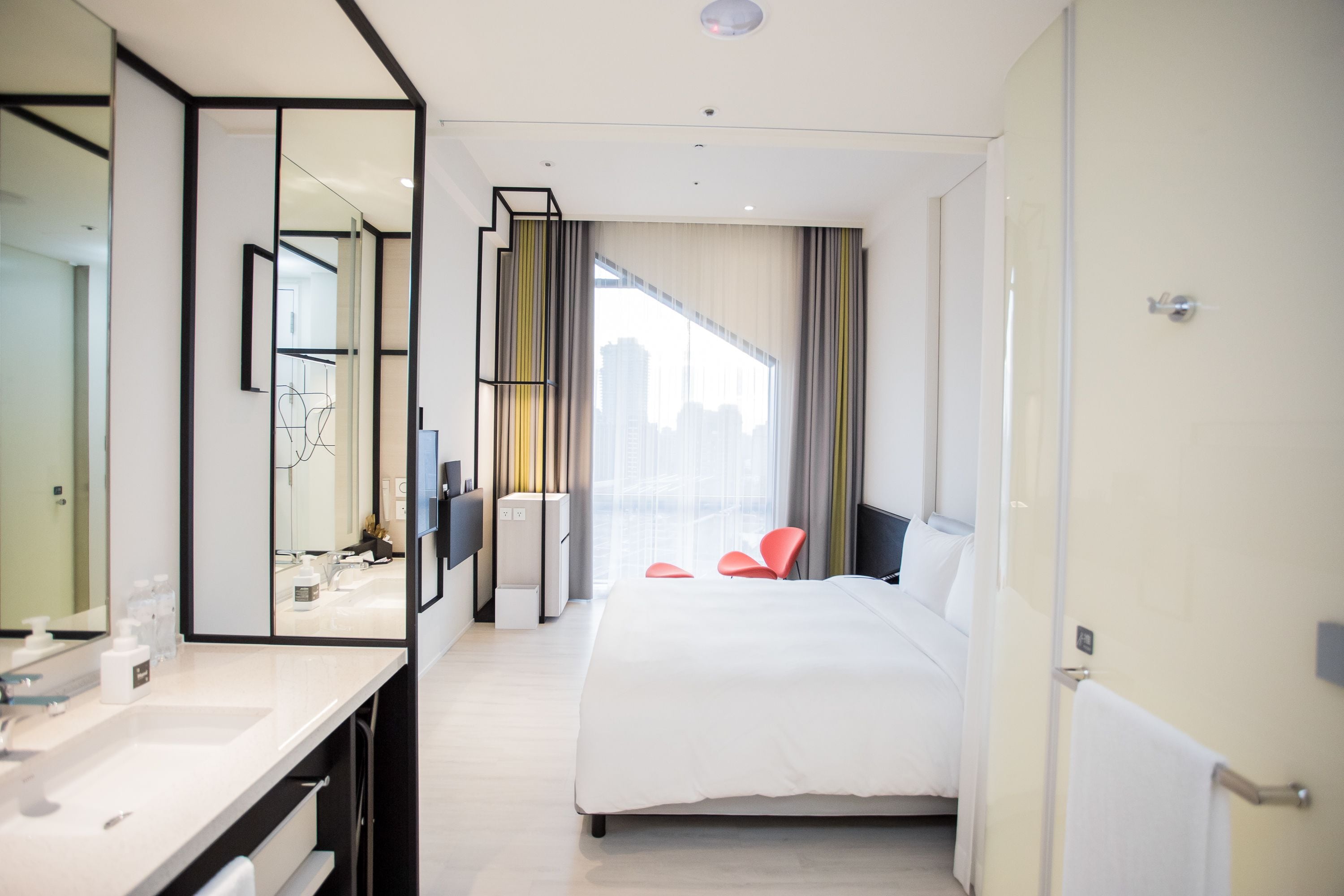 1 bedroom, in-room safe, desk, blackout curtains