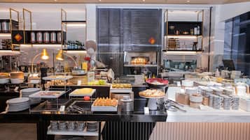 Daily full breakfast (TWD 440 per person)