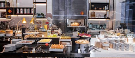 Daily full breakfast (TWD 440 per person)