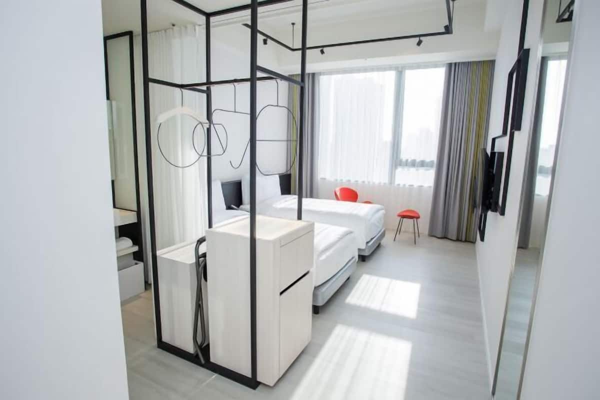 1 bedroom, in-room safe, desk, blackout curtains