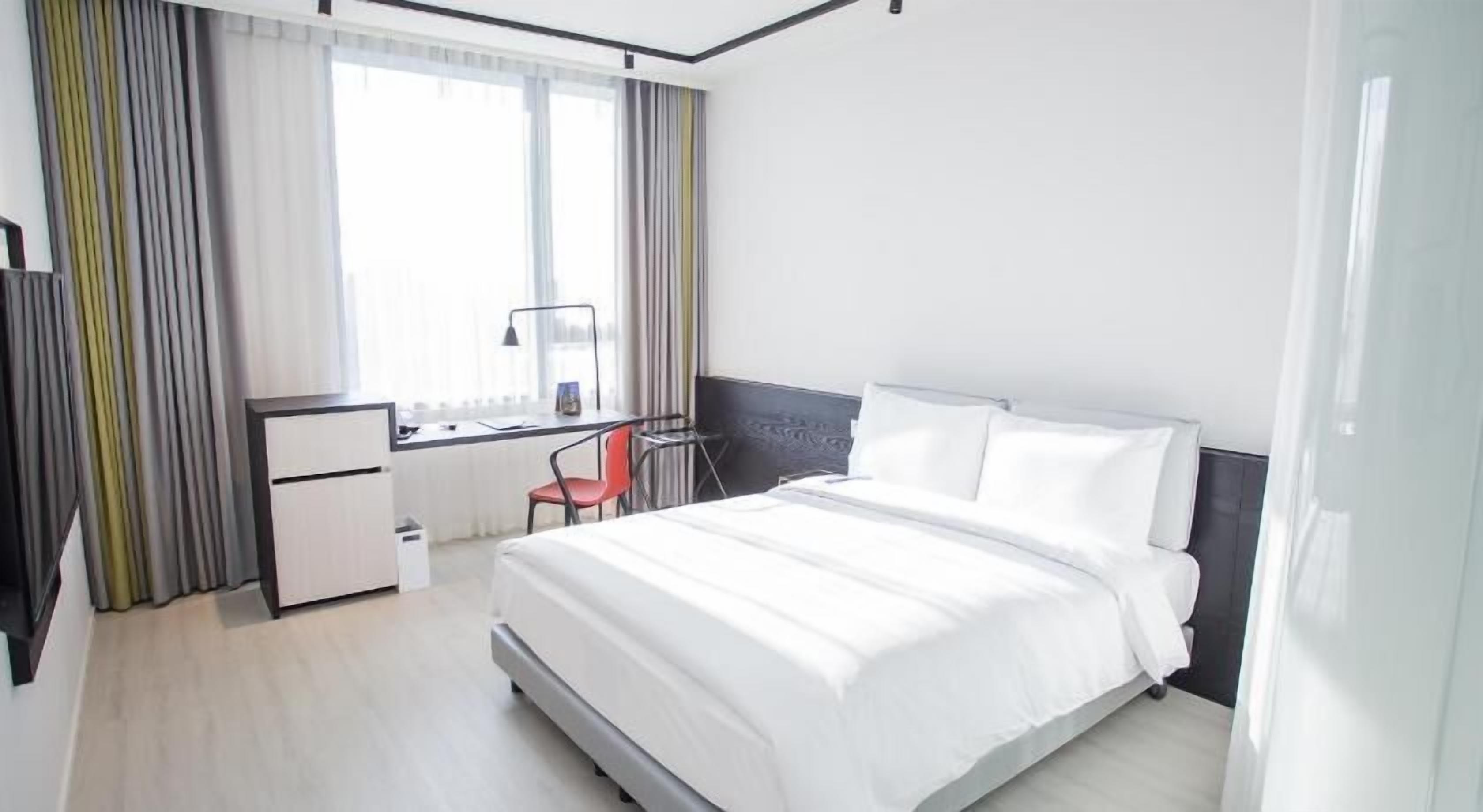 1 bedroom, in-room safe, desk, blackout drapes