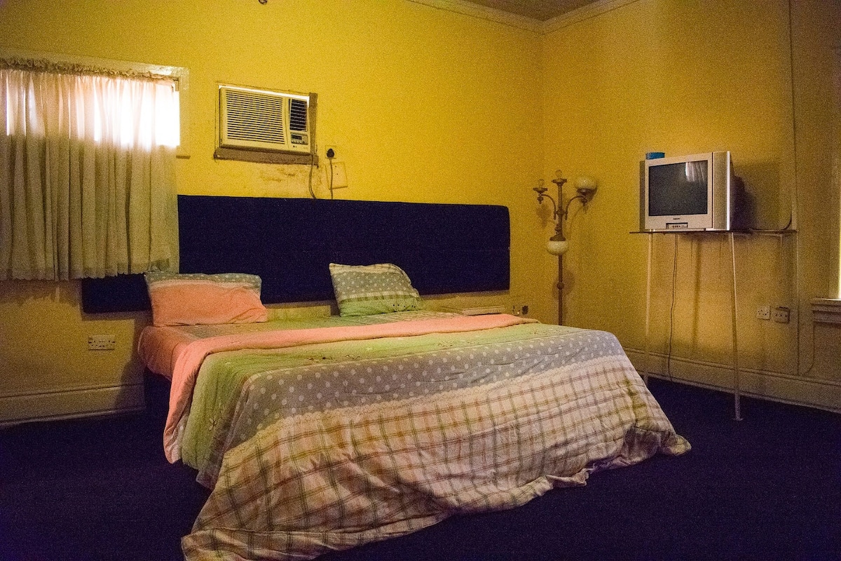 Habitación doble ejecutiva | Escritorio y internet