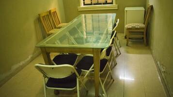 Déjeuner composé de spécialités locales gratuit tous les jours