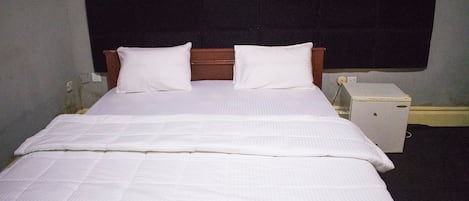 标准双人房 | 办公桌、上网接入