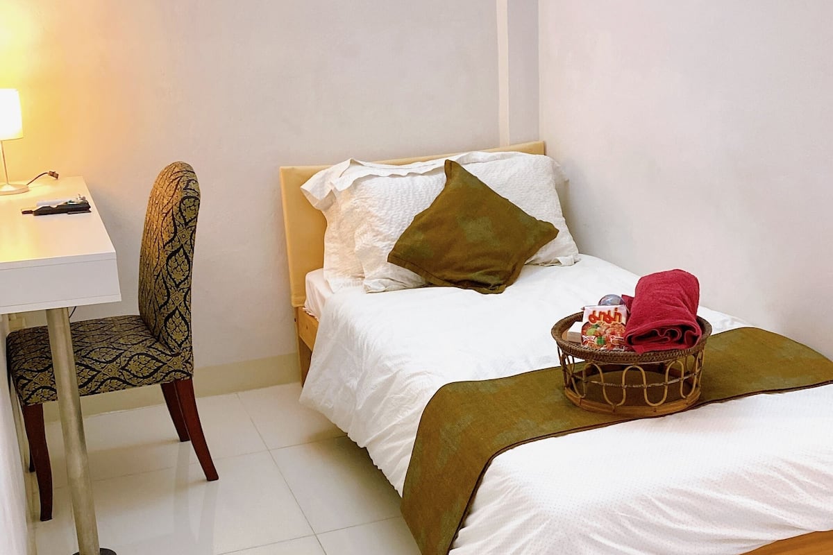 Luxury Single Room, 1 Single Bed, Non Smoking, Refrigerator & Microwave | Desk, laptop workspace, free WiFi, bed sheets