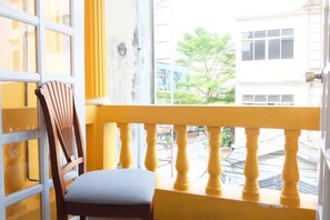 City Triple Room, 1 Queen Bed with Sofa bed | Balcony - 12/14 HOME Studio (Bangkok)