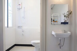 Bathroom - 12/14 HOME Studio (Bangkok)